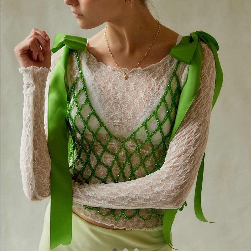 NWT. UO Lulu Beaded Bow Top • BLACK